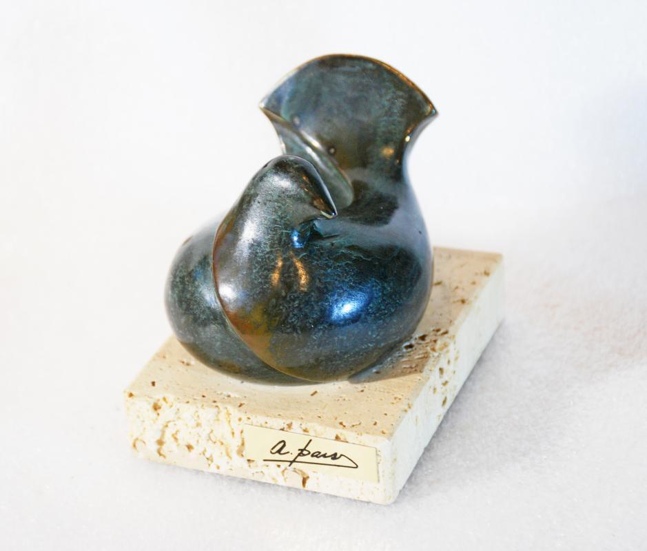 Modern bronze of Dove sculpture by A. Paiz, Paor Spain