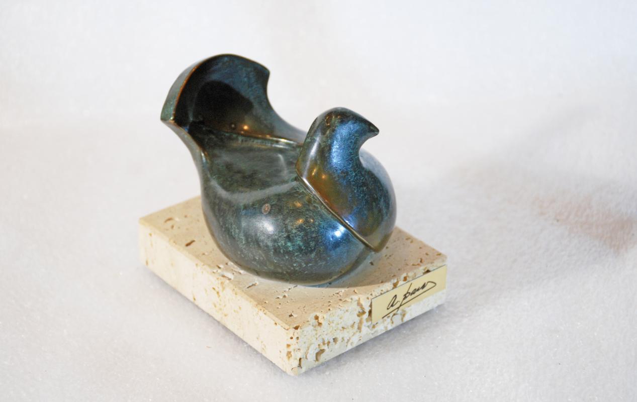 Modern bronze of Dove sculpture by A. Paiz, Paor Spain