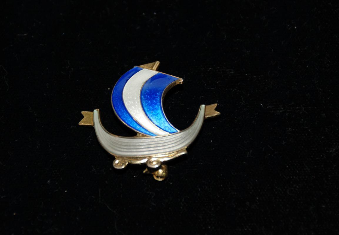 VINTAGE AKSEL HOLMSEN STERLING SILVER ENAMEL VIKING SHIP BROOCH PIN NORWAY