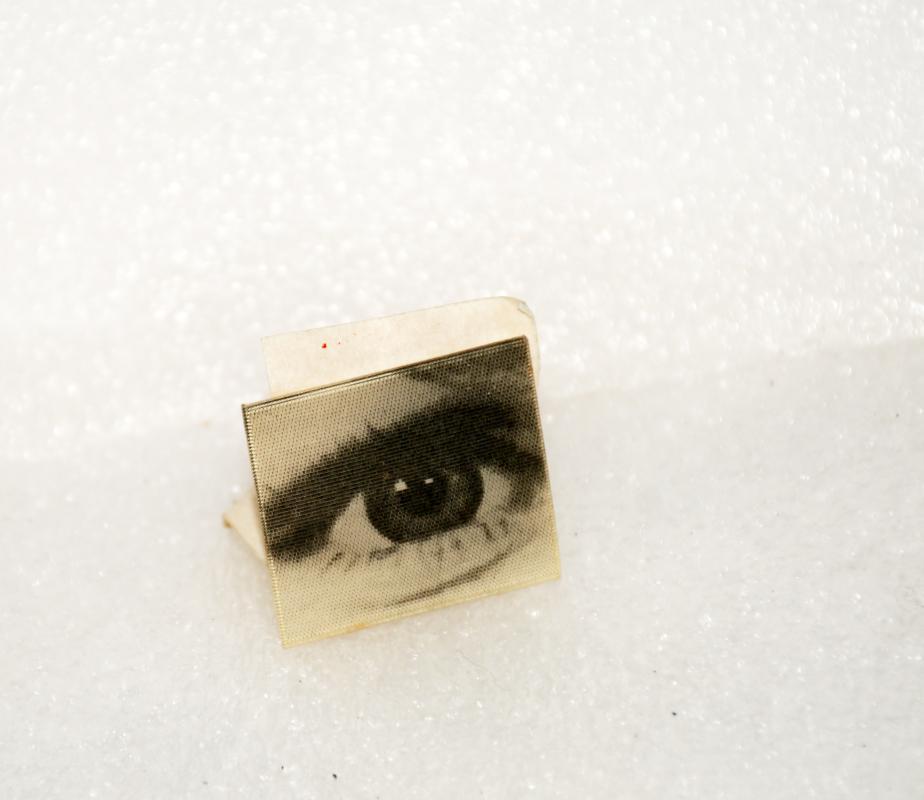 Lenticular eye wink pin, vintage 60's
