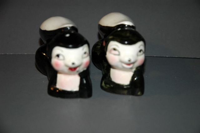 Cute Skunks Salt and Pepper Shakers Vintage