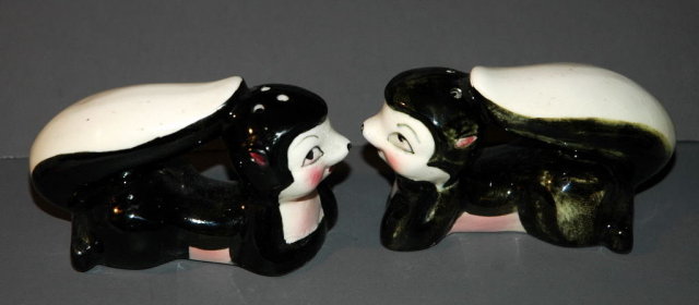 Cute Skunks Salt and Pepper Shakers Vintage