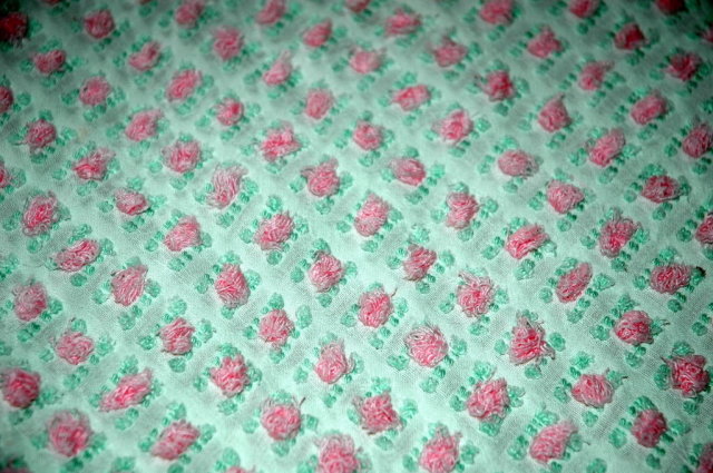 VINTAGE WHITE WITH PINK ROSES CHENILLE BEDSPREAD