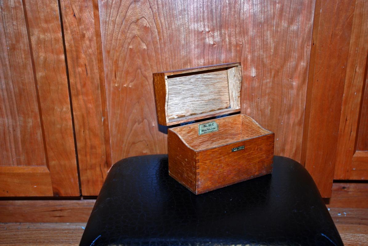 GLOBE WERNICKE VINTAGE WOODEN RECIPE BOX NO. 83C
