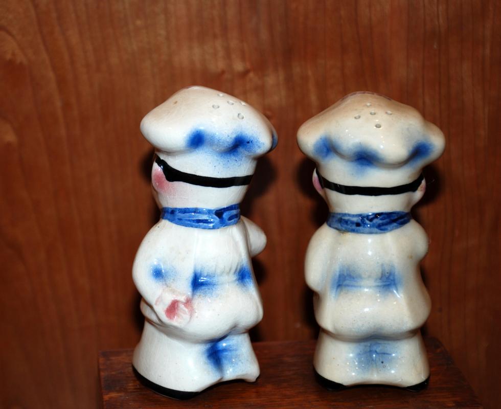 Tappan Little Chef Tappy Salt Pepper Shakers with black feet