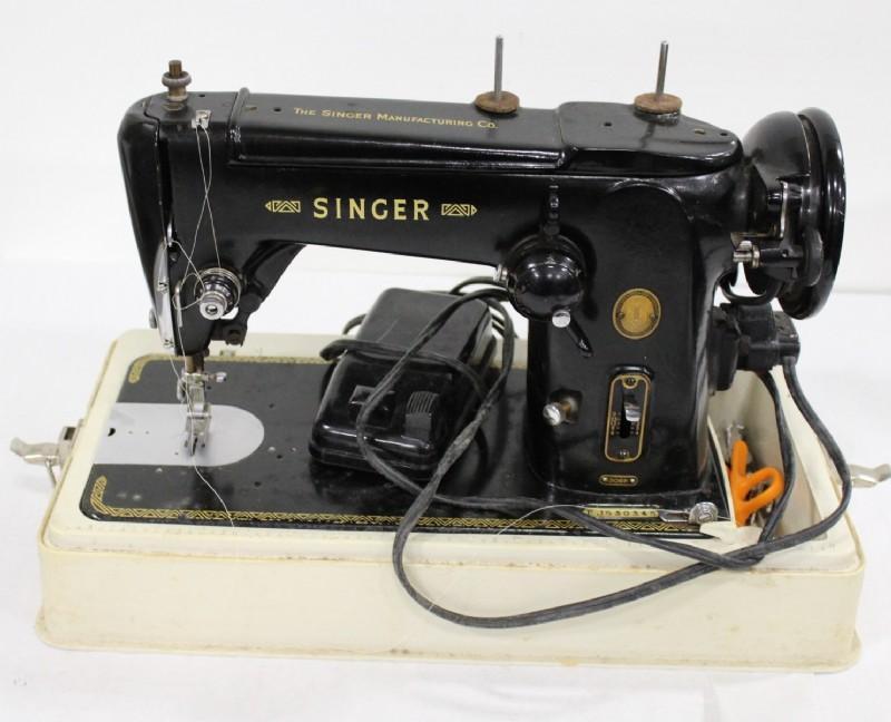Singer 306K Zig Zag Sewing Machine with case