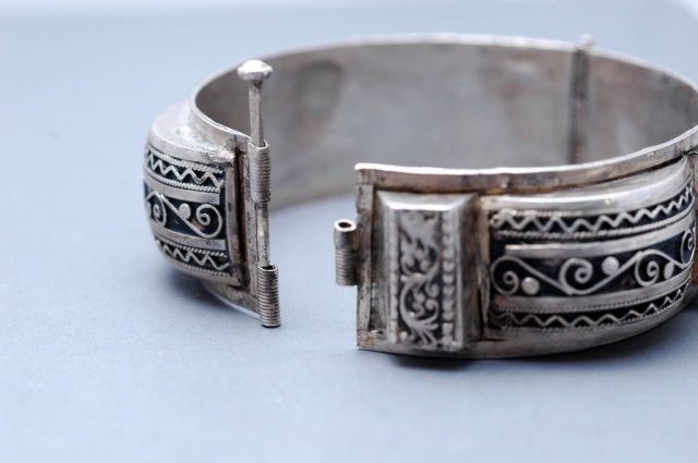Ornate Egyptian Silver Hinged Bangle Bracelet