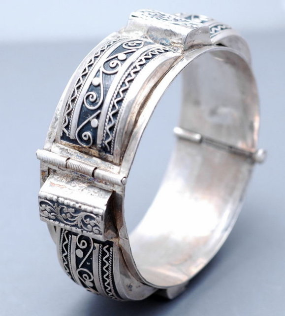 Ornate Egyptian Silver Hinged Bangle Bracelet