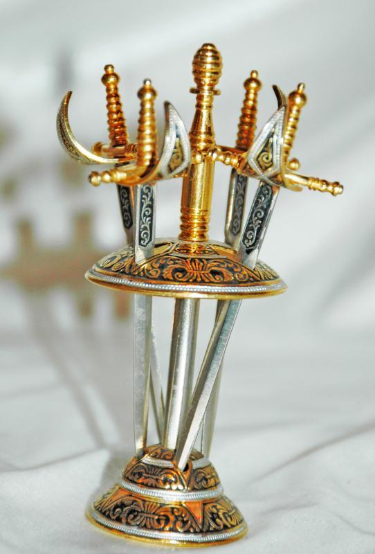 DAMASCENE SPANISH SWORDS HORS D'OEUVRE COCKTAIL APPETIZER 4 SWORD PICK BAR SET