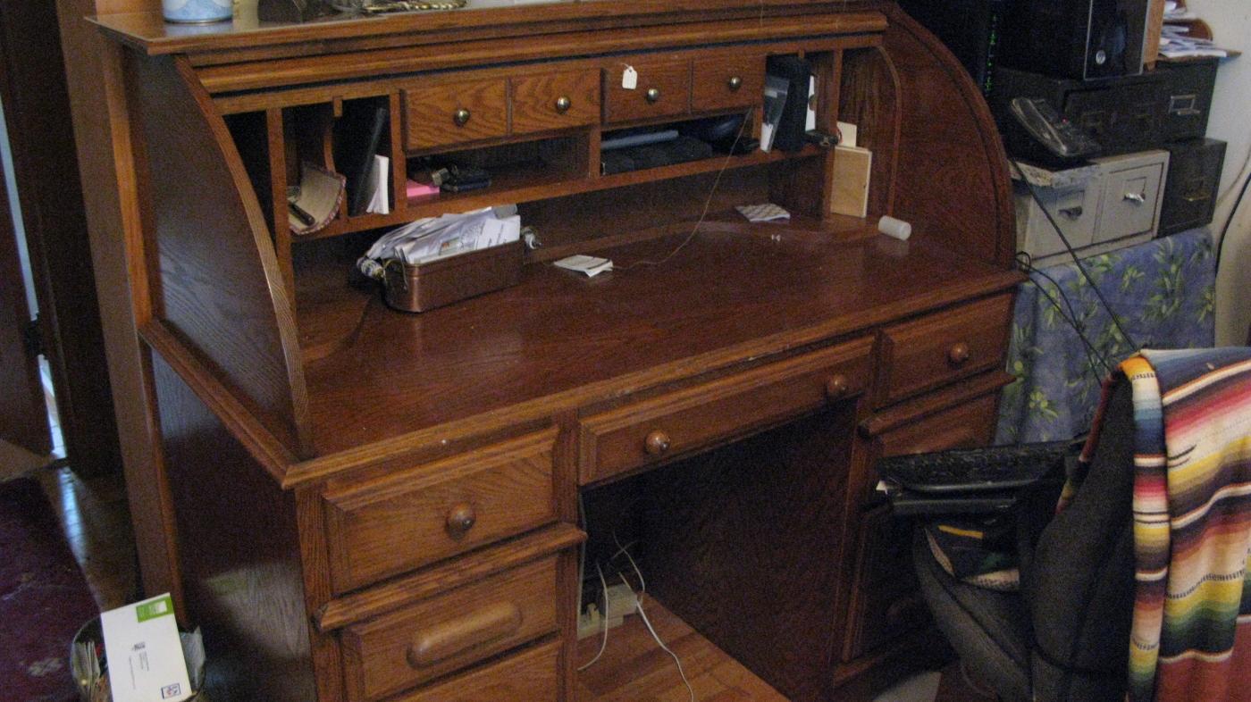 Oak Roll Top Desk quartersawn oak Perfect Size for small area, price drop for quick sale