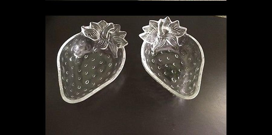 2 Matching Studio Nova Mikasa Crystal-Clear Glass Strawberry Bowls