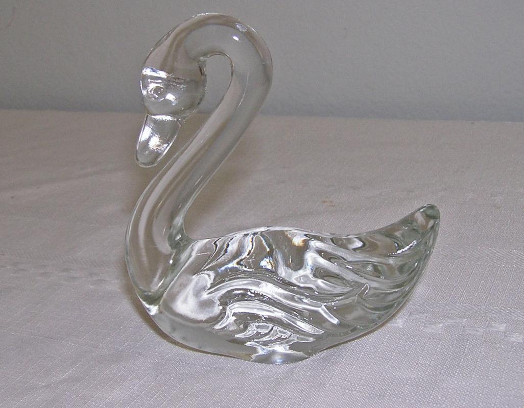 Vintage FENTON CLEAR GLASS SWAN FIGURINE