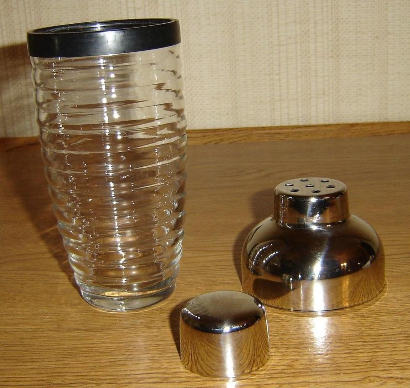 VINTAGE ANCHOR HOCKING CLEAR BEEHIVE RIBBED GLASS COCKTAIL SHAKER WITH STAINLESS LID 8