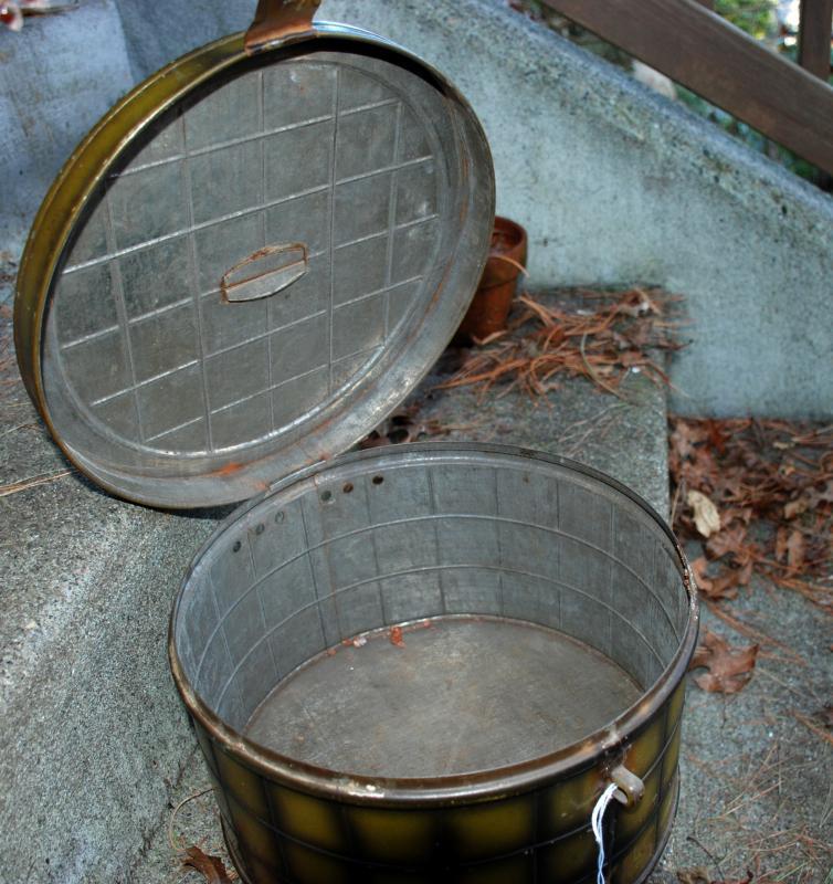 Antique Cakes Tin, Safe Telette Made in England, Olive Green Plaid Squares