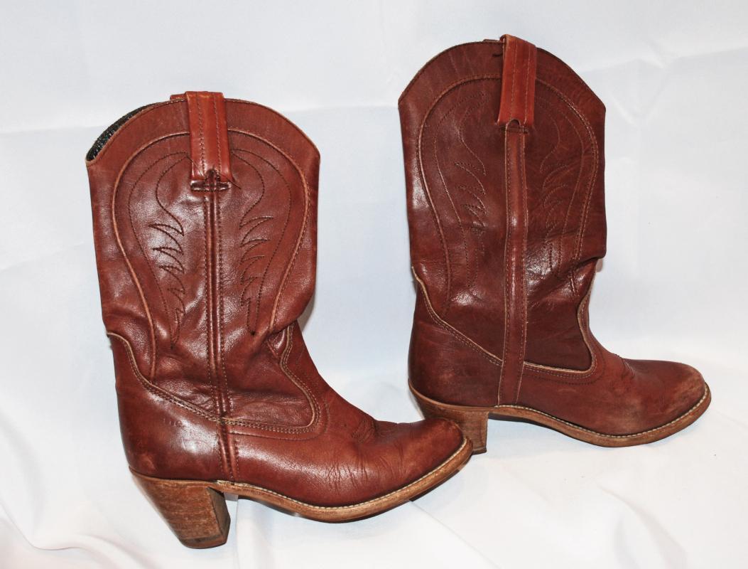 Cowgirl Western Leather Boots Vintage Dexter Size 8 med Oxblood Cognac Color ( woman's)