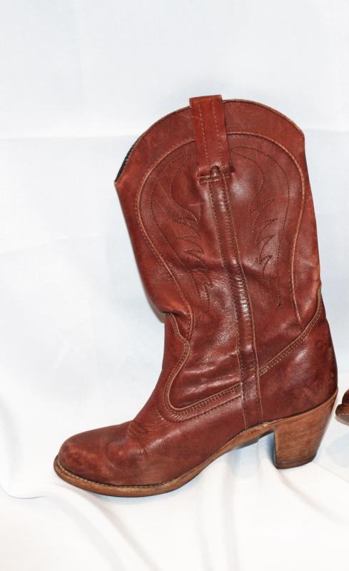 Cowgirl Western Leather Boots Vintage Dexter Size 8 med Oxblood Cognac Color ( woman's)