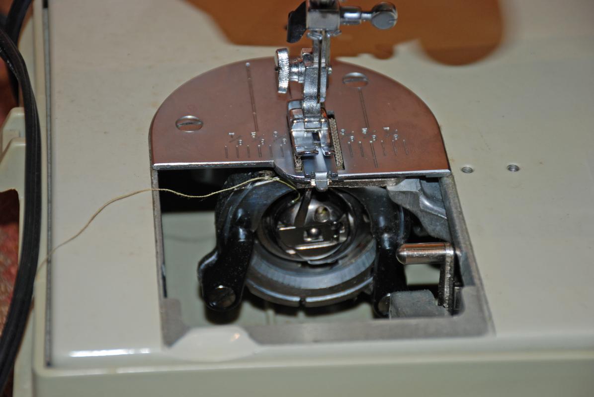 Sears Kenmore 158 141 Heavy Duty Sewing Machine with Case , Excellent condition