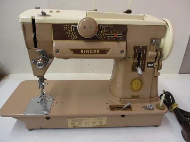 Vintage Singer Sewing Machine Slant 401A Zig Zag and other decorative Stitches.