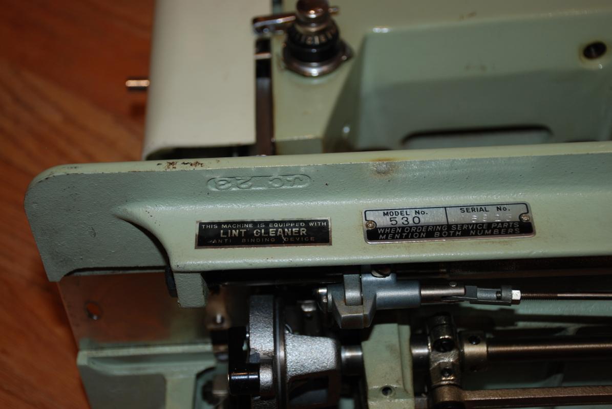 INDUSTRIAL STRENGTH WHITE 530 SEWING MACHINE