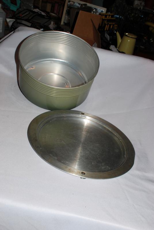 Vintage Cake Carrier Avocado Green by Regal Ware Aluminum