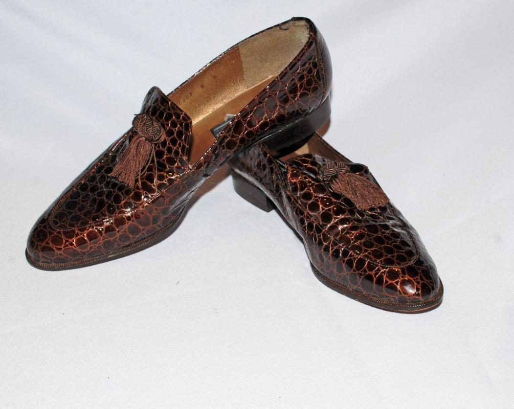 Stuart Weiztman 9 S Vintage Brown Moc Crocodile Loafers with Tassels