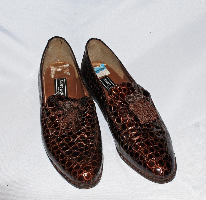 Stuart Weiztman 9 S Vintage Brown Moc Crocodile Loafers with Tassels