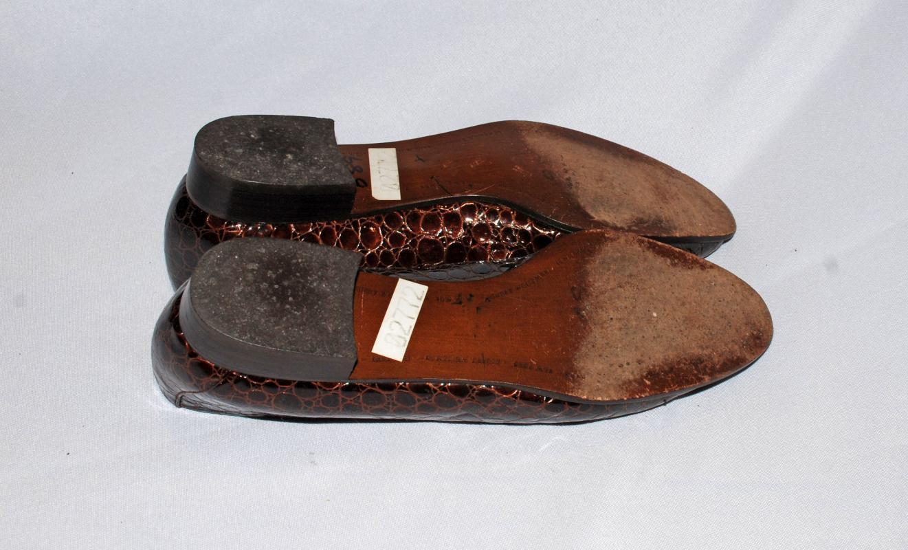 Stuart Weiztman 9 S Vintage Brown Moc Crocodile Loafers with Tassels