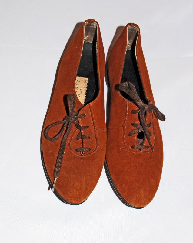 Town & Country Suede Shoes Lace Up with Low Heal, Flats Size 7.5 Narrow, Vintage