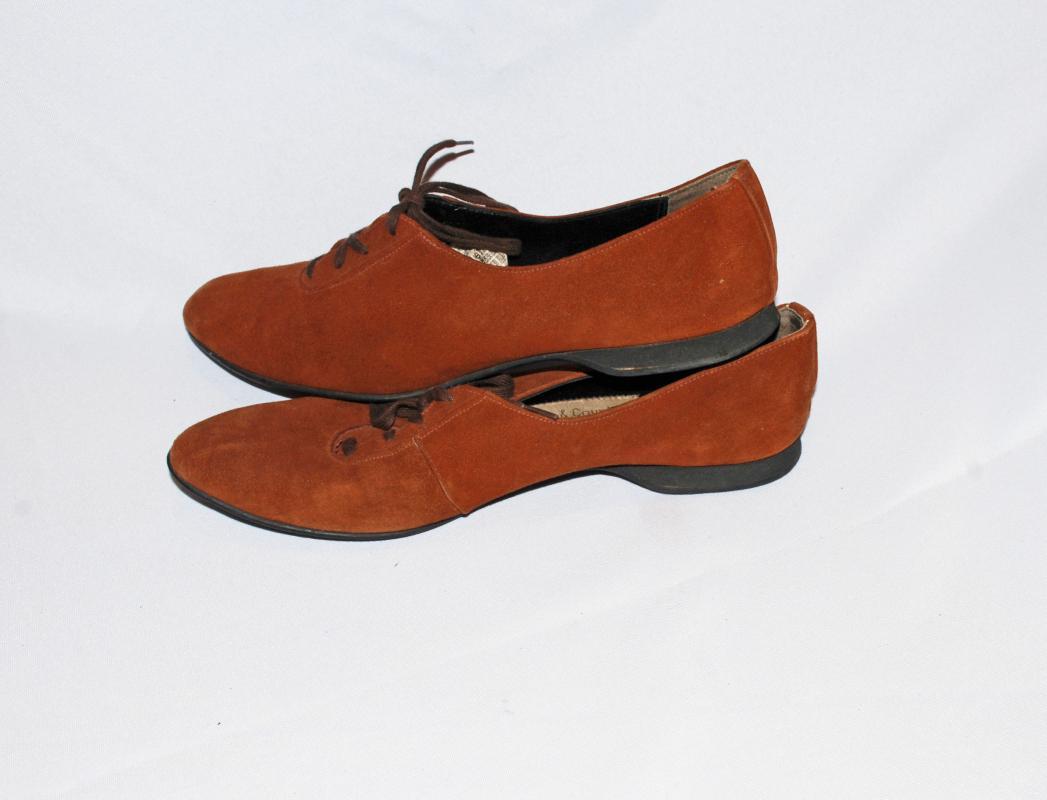 Town & Country Suede Shoes Lace Up with Low Heal, Flats Size 7.5 Narrow, Vintage
