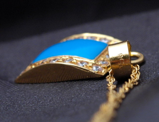 18K Gold Diamond Enamel Pendant Necklace