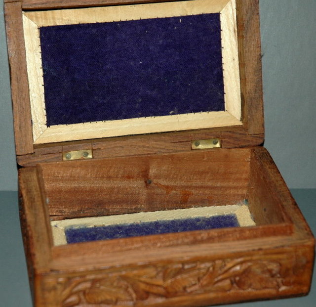 Carved Wood Maple Leaf Tramp Art Trinket or Card Box