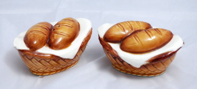 Basket of Bread Loaves Salt & Pepper Shakers