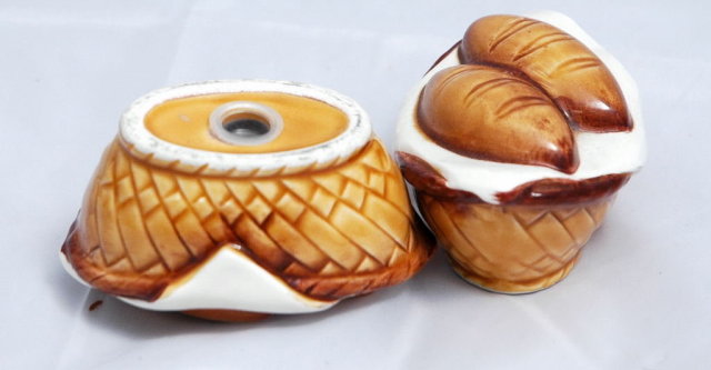 Basket of Bread Loaves Salt & Pepper Shakers