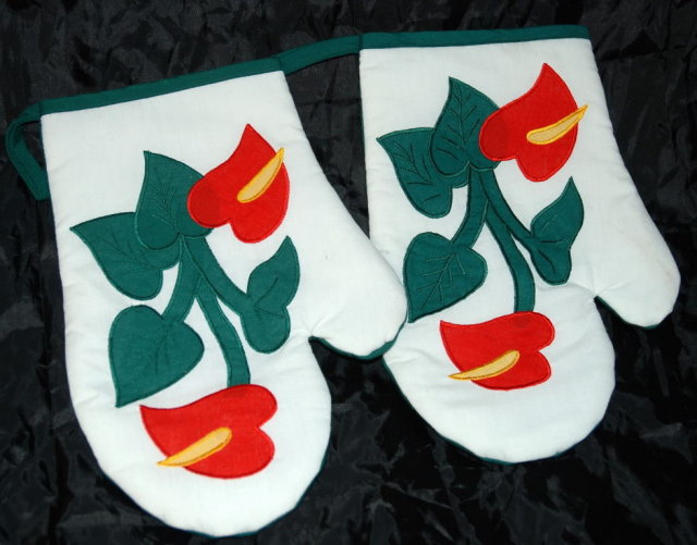 Pair Hawaiian Anthurium AppliqueOven Mitts Pot Holders