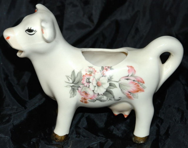 Vintage Hand Painted Ceramic Cow Creamer