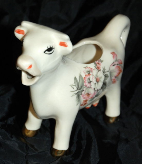 Vintage Hand Painted Ceramic Cow Creamer