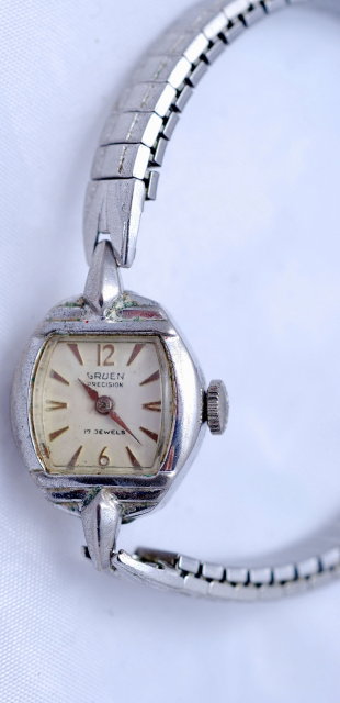 Vintage Ladies Guen Precision 17 jewel watch