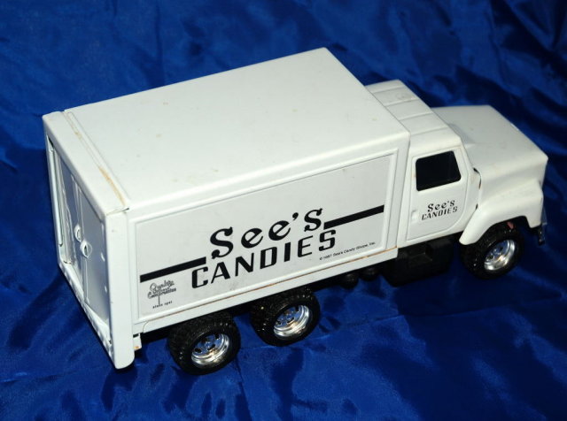 See's Candy International Truck 1987 by Ertl Pressed Steel 10