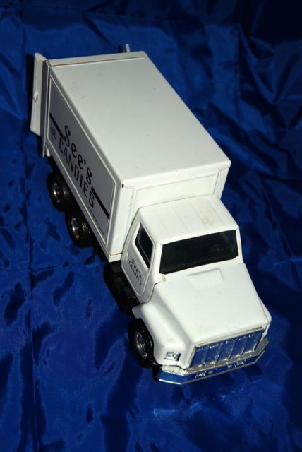 See's Candy International Truck 1987 by Ertl Pressed Steel 10