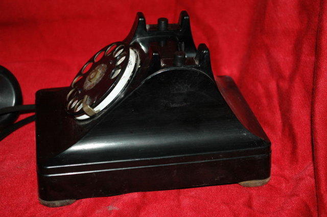 Dial Phone Western Electric 302 - Thermoplastic made for Bell Telephone company