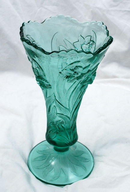 Fenton Glass Daffodil Vase