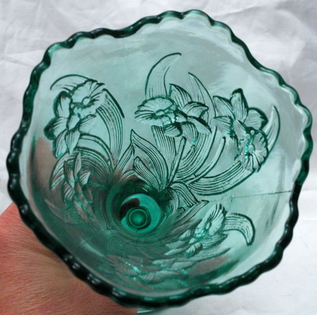 Fenton Glass Daffodil Vase
