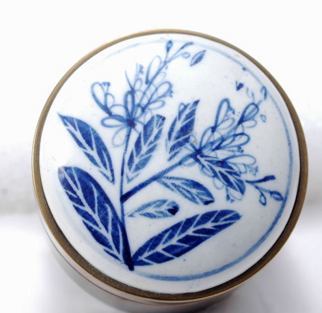Blue White Porcelain Top Brass Container Round Trinket Box **PRICE REDUCED!!**