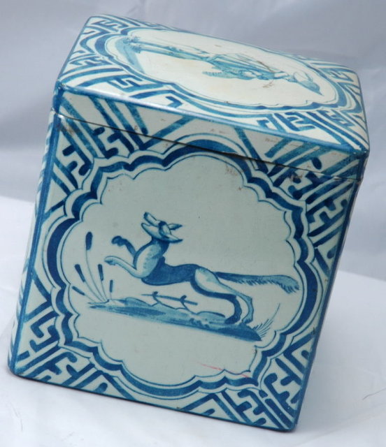 Old Tin Hunting theme blue white with hinged lid