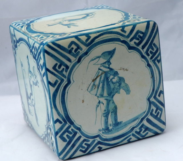 Old Tin Hunting theme blue white with hinged lid