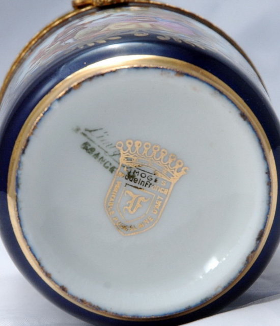 Limoges - Veritable Porcelain D'Art Cylinder Container or Trinket Box Classical Garden Design