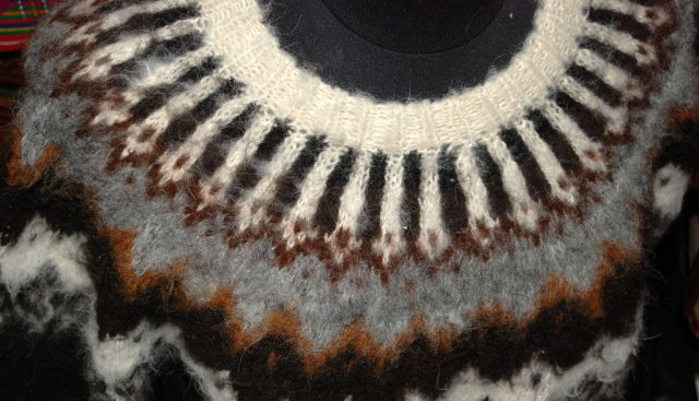 100% Alpaca Hand Knit Sweater Large Size