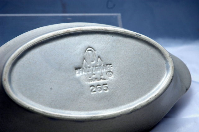 Pfaltzgraff Yorktowne Stoneware Oval Serving Dish