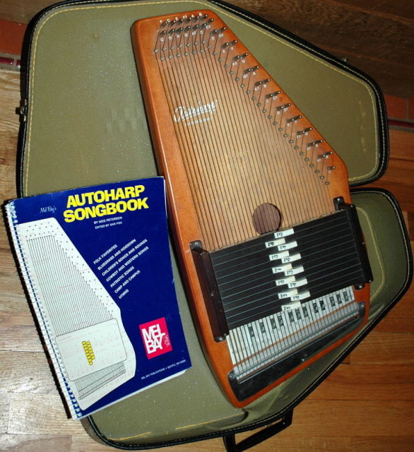 Oscar Schmidt Autoharp in case with song book