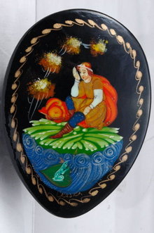 Russian Lacquer Palekh Box Artist Signed Oval